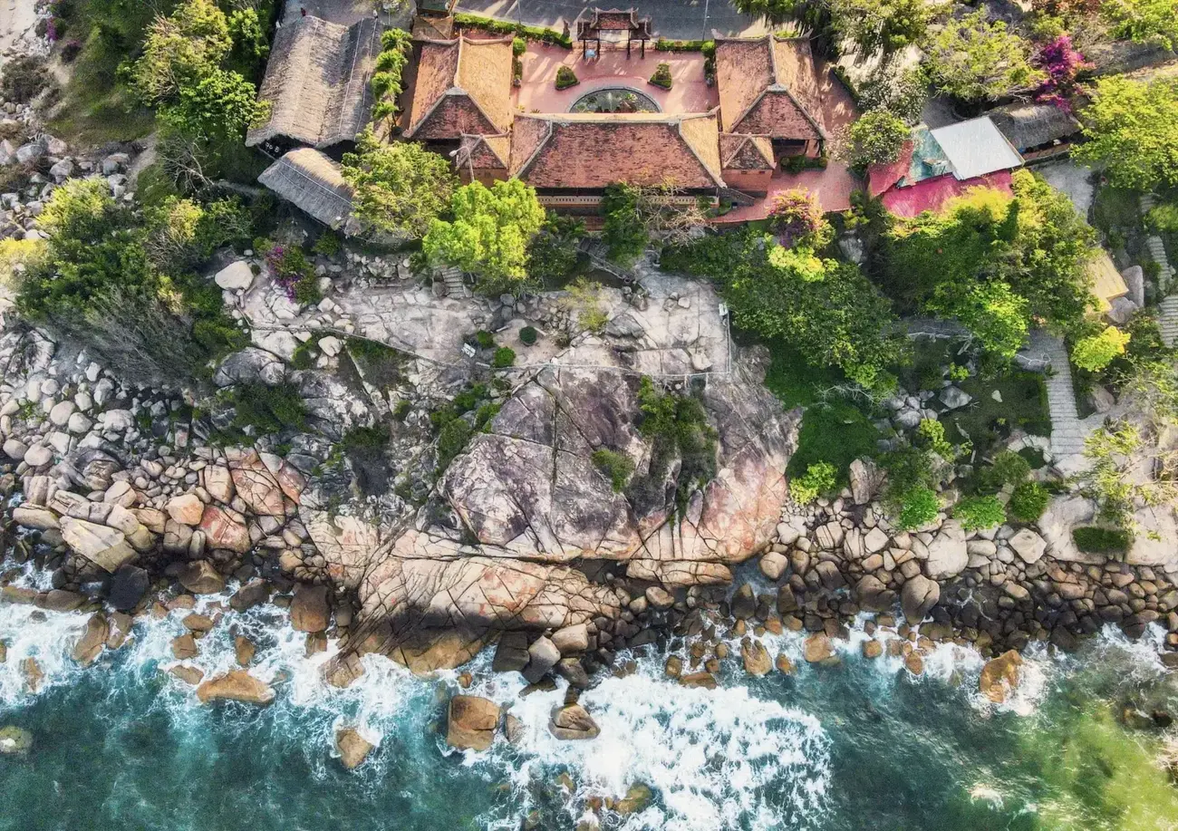 Vẻ đẹp thiên nhiên và kiến trúc truyền thống tại Charmora City, Nha Trang – điểm nhấn du lịch, nghỉ dưỡng và khám phá mới.